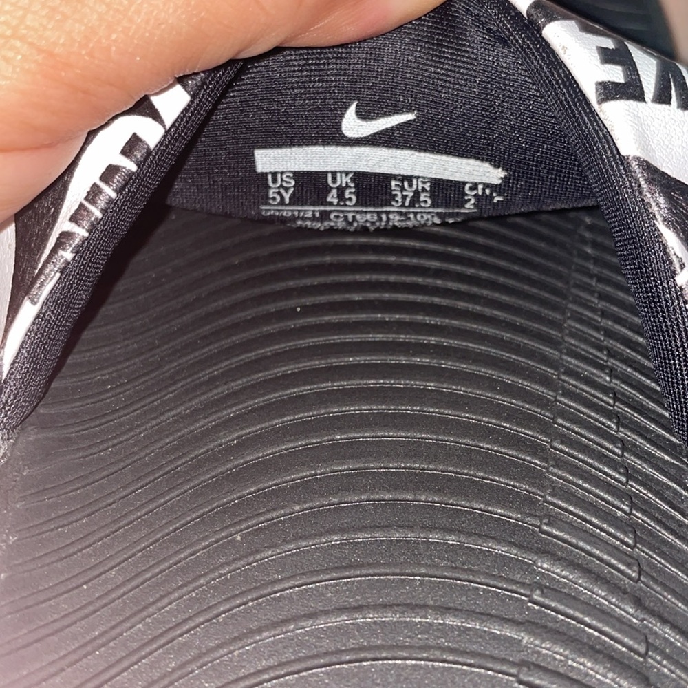 Nike - Picture 5 of 5